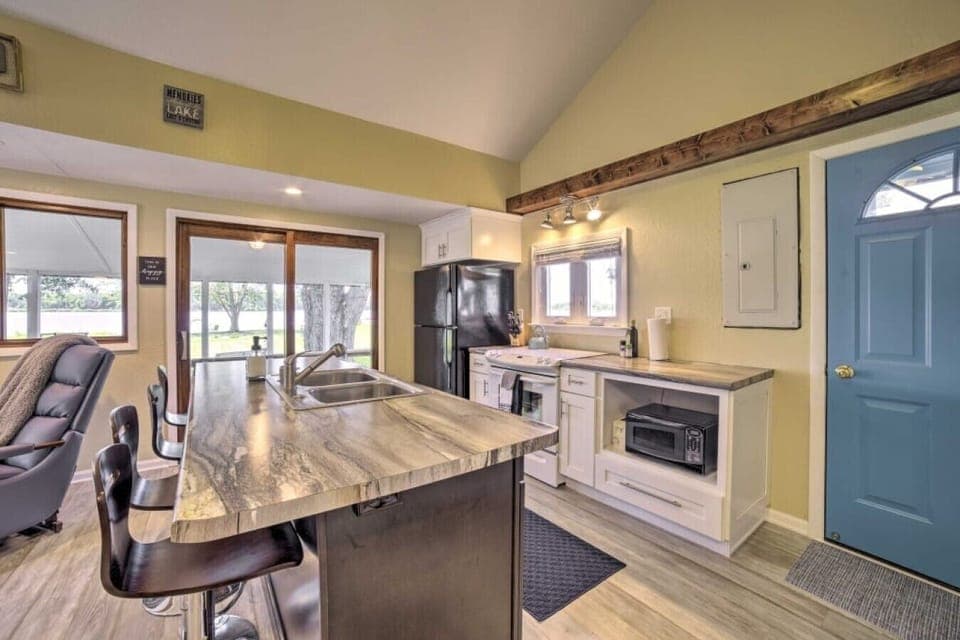 Kitchen | Island with Bar Seating | Open Living Flow