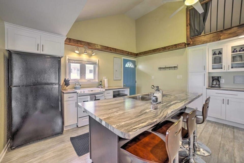 Kitchen | Island with Bar Seating | Open Living Flow