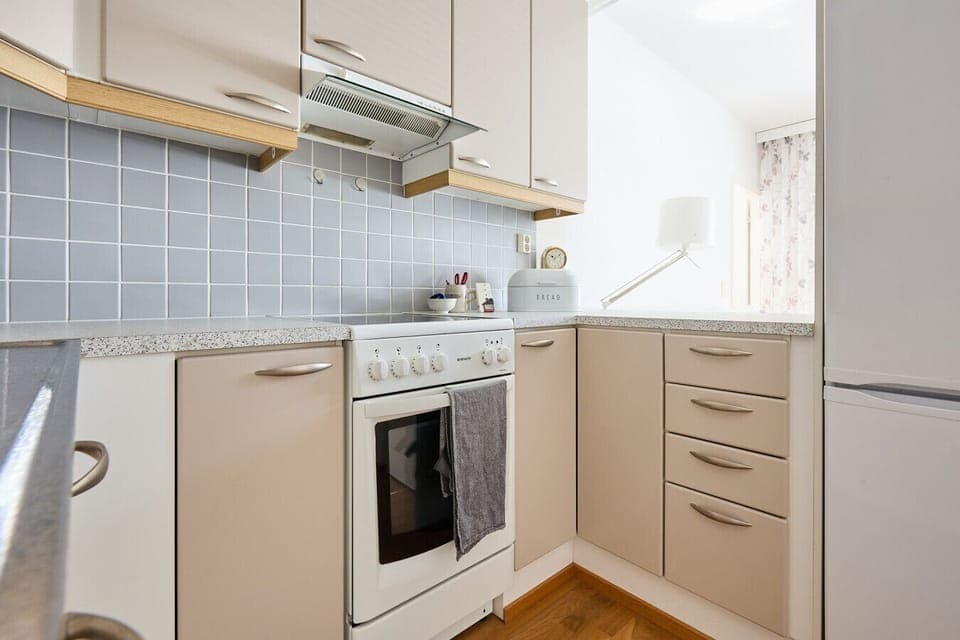 You`ll find a full-sized stove and oven perfect for home-cooked meals, along with plenty of counter space for food preparation. All essential cookware and utensils are neatly tucked away in the drawers for your convenience.