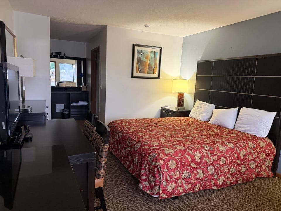 Studio, 1 King Bed | Desk, free WiFi