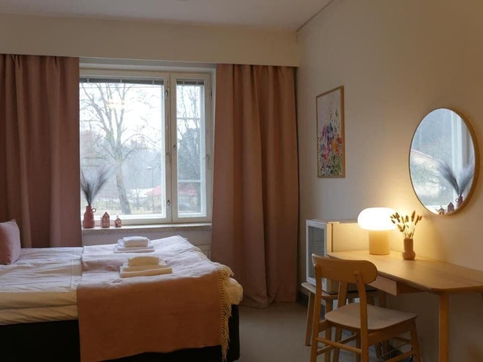 Double Room, 1 Queen Bed, Garden View | Desk, laptop workspace, soundproofing, free WiFi