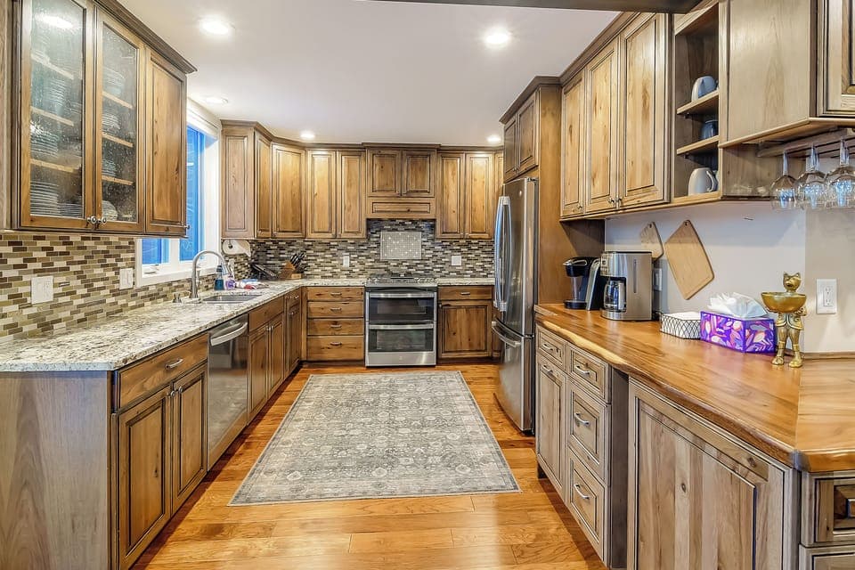 Incredible Alley Kitchen Has Everything