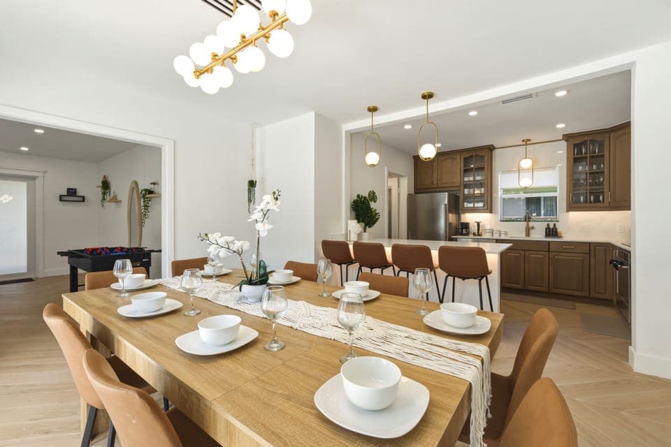 Relaxed dining space with modern touches