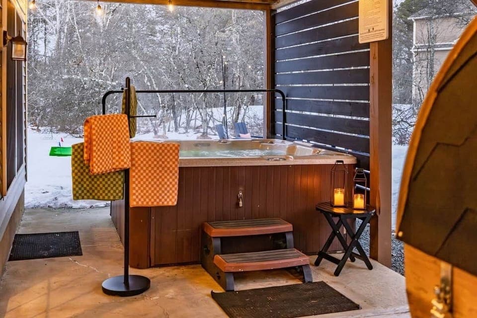Indoor spa tub