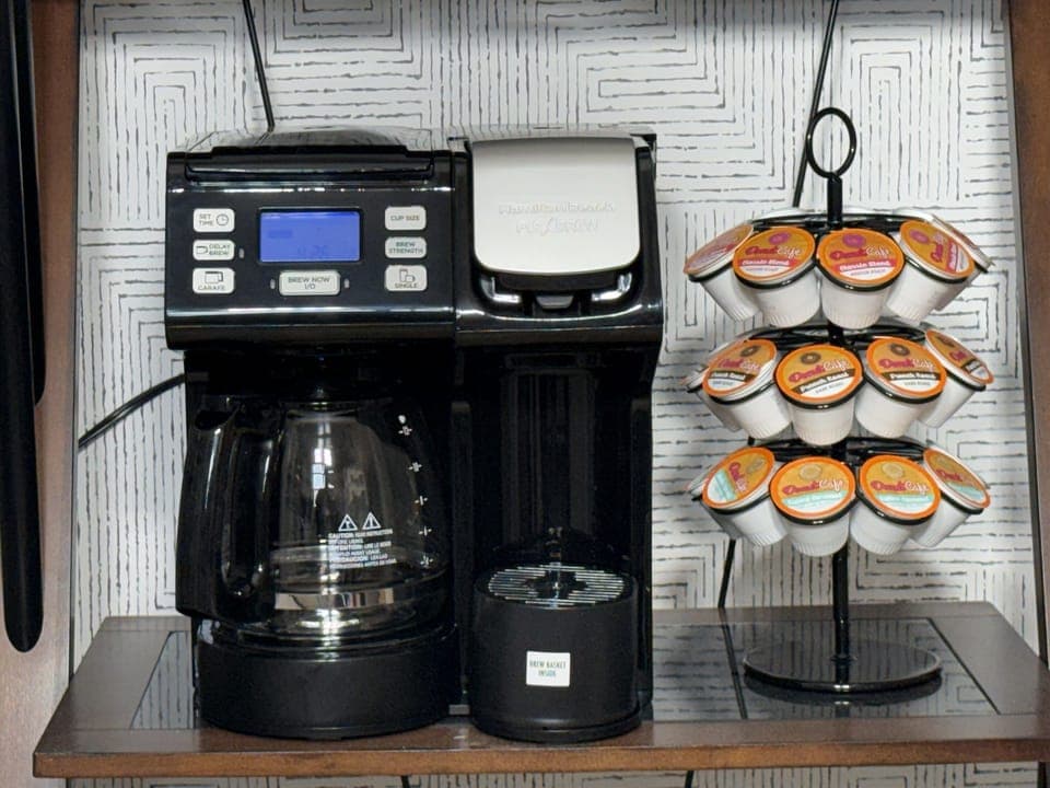 Coffee Pot with both pot and pod capabilities