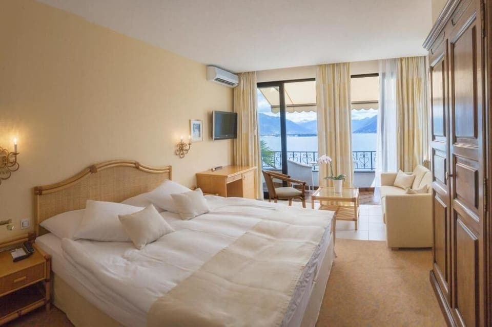 Classic Double or Twin Room, Balcony, Lake View | In-room safe, Internet, alarm clocks