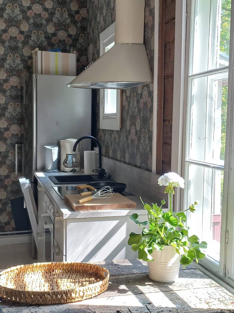House, 1 Bedroom, Balcony | Private kitchen