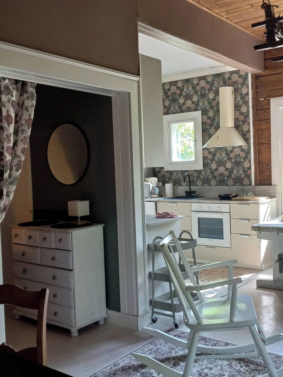 House, 1 Bedroom, Balcony | Private kitchen