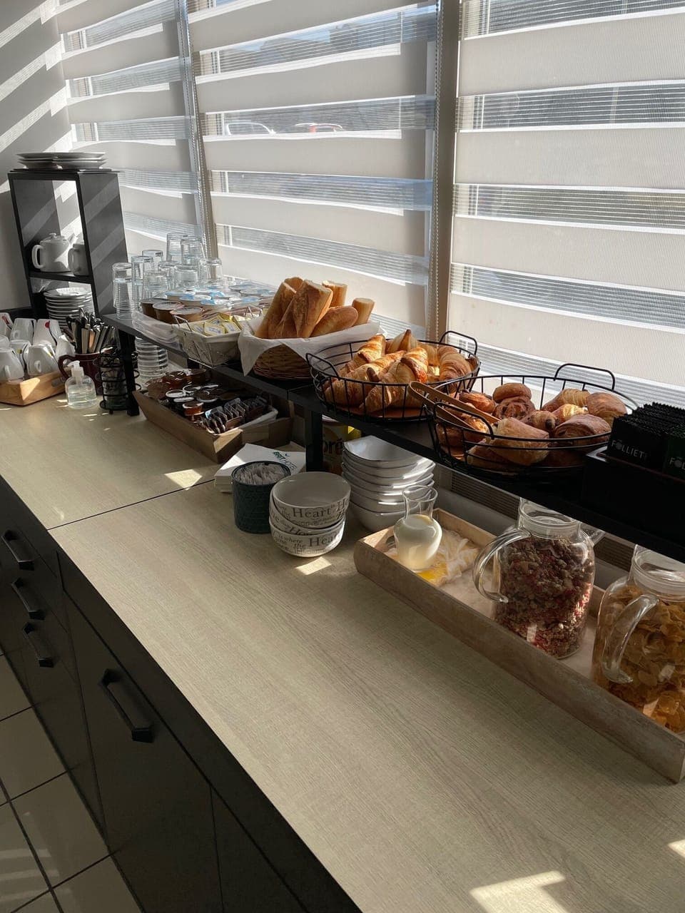 Daily continental breakfast (EUR 8.00 per person)
