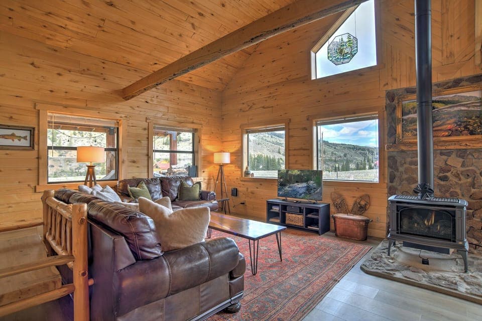 Welcome to Bristol Head Retreat - Living room with gas fireplace and Smart TV.