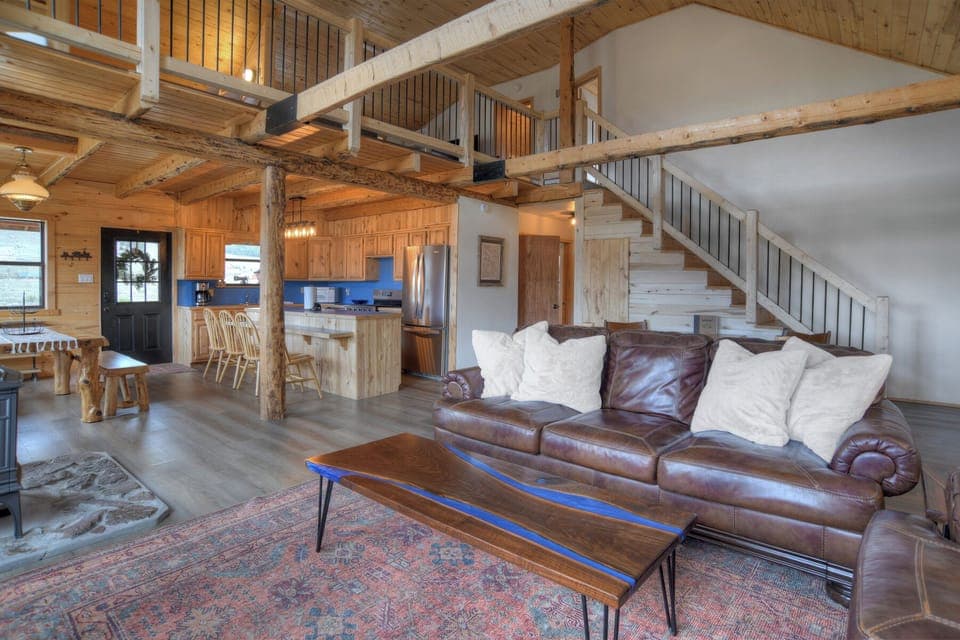 Bristol Head Retreat - Open-concept living area featuring a spacious living room with a gas fireplace and Smart TV, a fully equipped kitchen with stainless steel appliances, a dining area with plenty of seating, and an open loft area above.