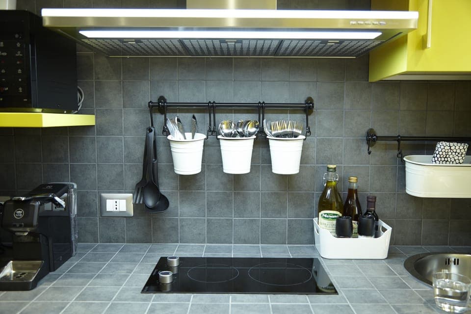 Check-in/check-out kiosk