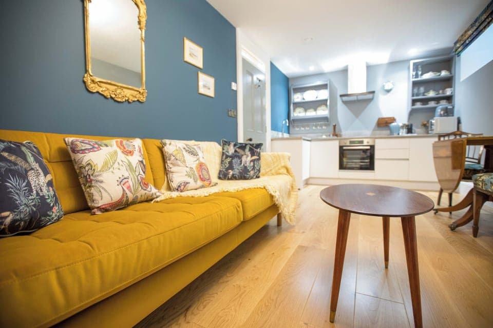 One Bedroom Luxury Apartment - Hannigans (Adjacent to hotel less than 15 metres) | Living area | 45-inch Smart TV with cable channels