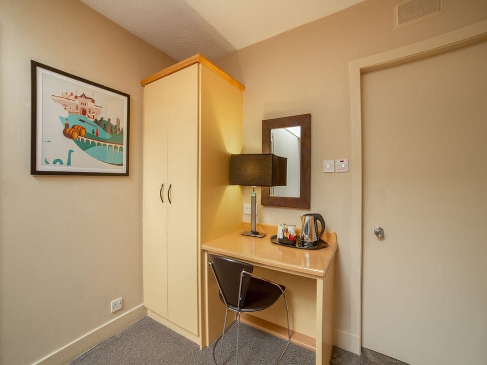 Standard Twin Room | 1 bedroom, desk, iron/ironing board, free cribs/infant beds