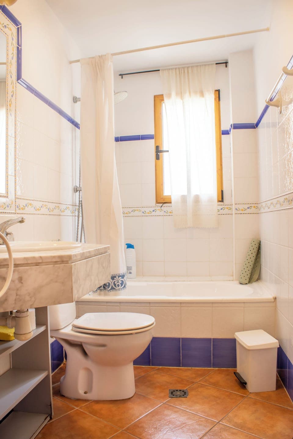 Traditional Apartment, 2 Bedrooms, Kitchen, Tower | Bathroom | Rainfall showerhead, hair dryer, towels, soap