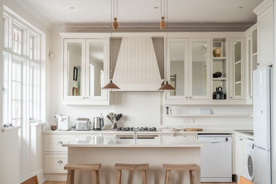 Deluxe Penthouse | Private kitchen | Fridge, microwave, oven, stovetop