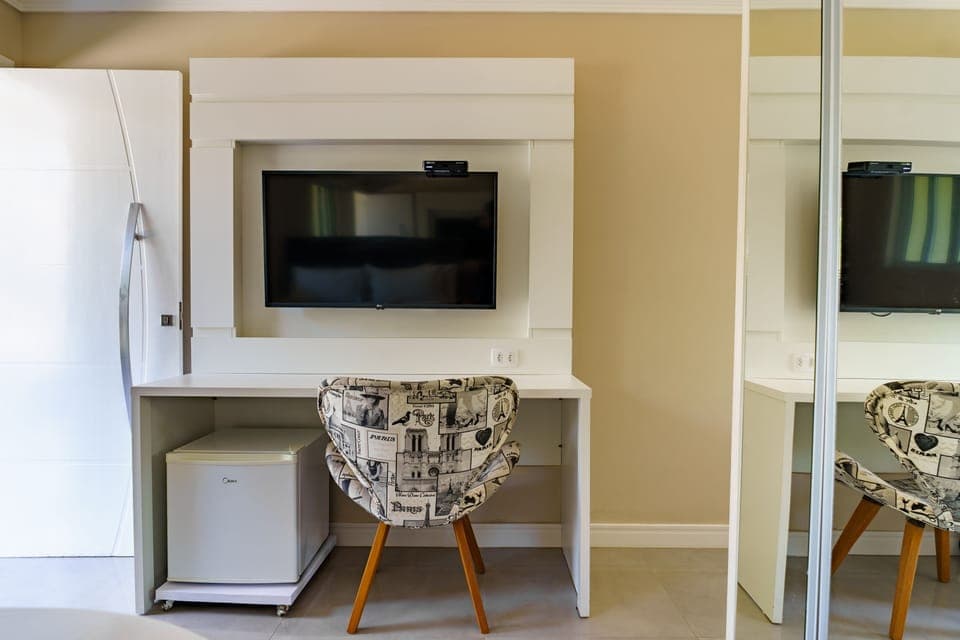 Deluxe Suite | Premium bedding, minibar, blackout drapes, free WiFi