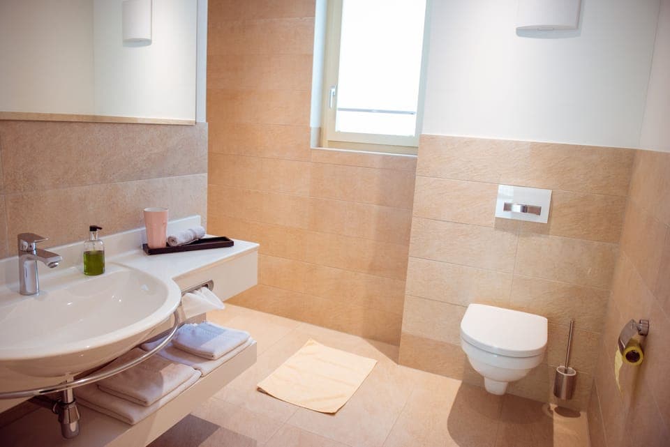Superior Triple Room | Bathroom | Hair dryer, towels, soap, shampoo