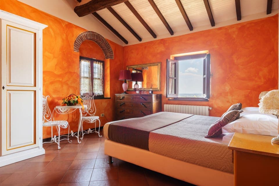 Appartamento Colle di Buggiano | Minibar, in-room safe, bed sheets