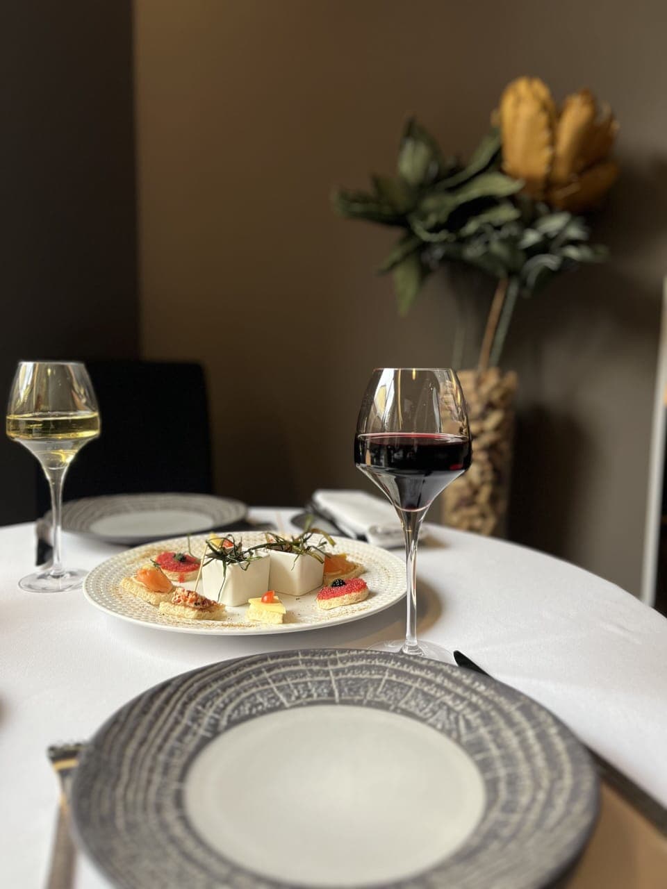 2 restaurants, breakfast, lunch, dinner served; French cuisine