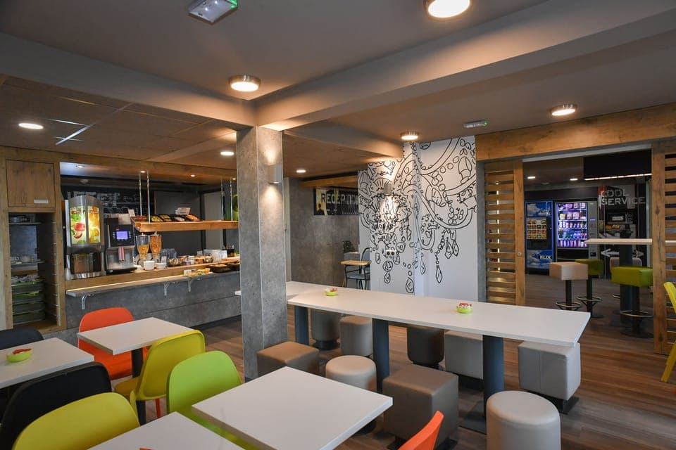 Daily buffet breakfast (EUR 9 per person)