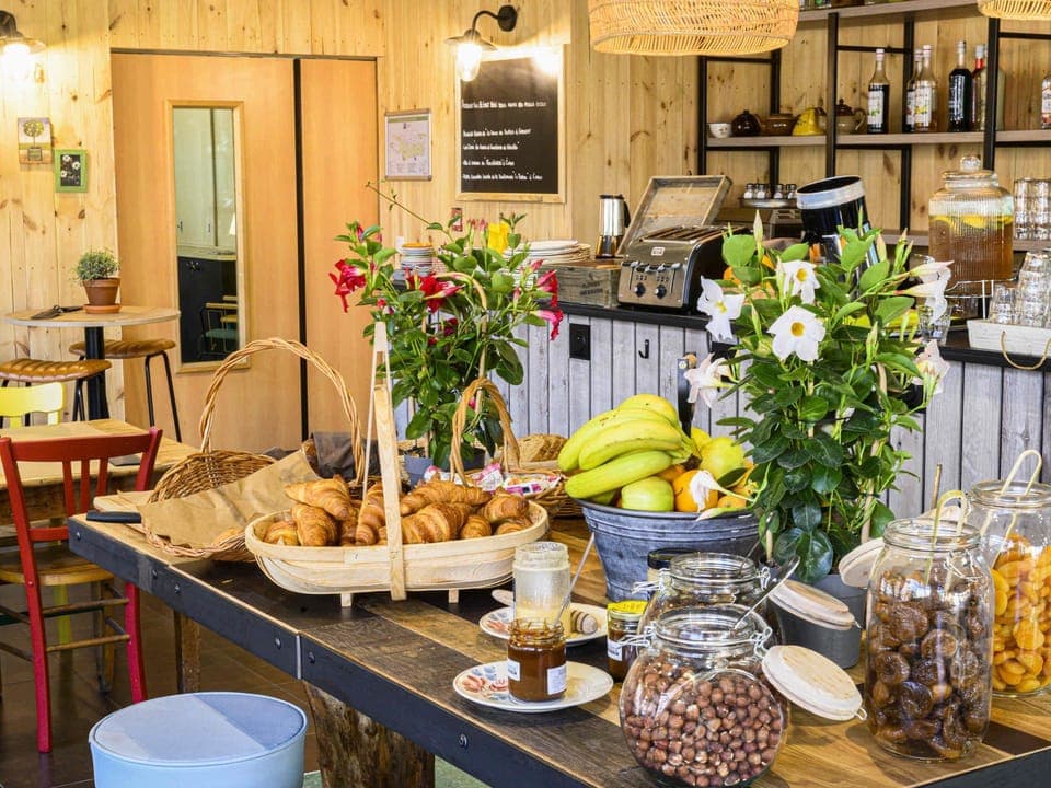 Daily buffet breakfast (EUR 11.00 per person)