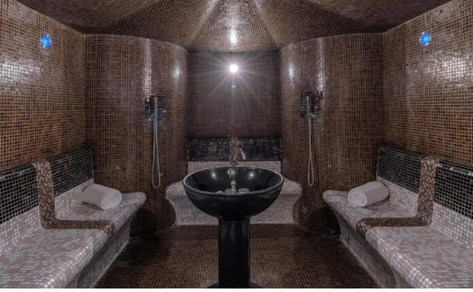Sauna, hot tub, steam room, Turkish bath, body treatments, aromatherapy