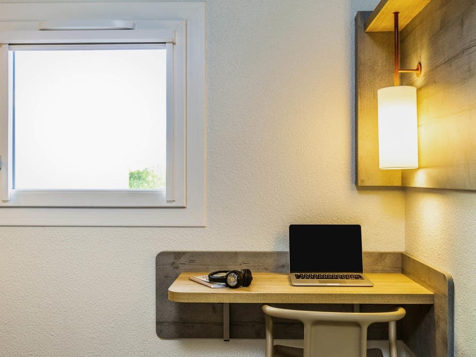 Triple Room, Multiple Beds | Desk, soundproofing, iron/ironing board, free cribs/infant beds