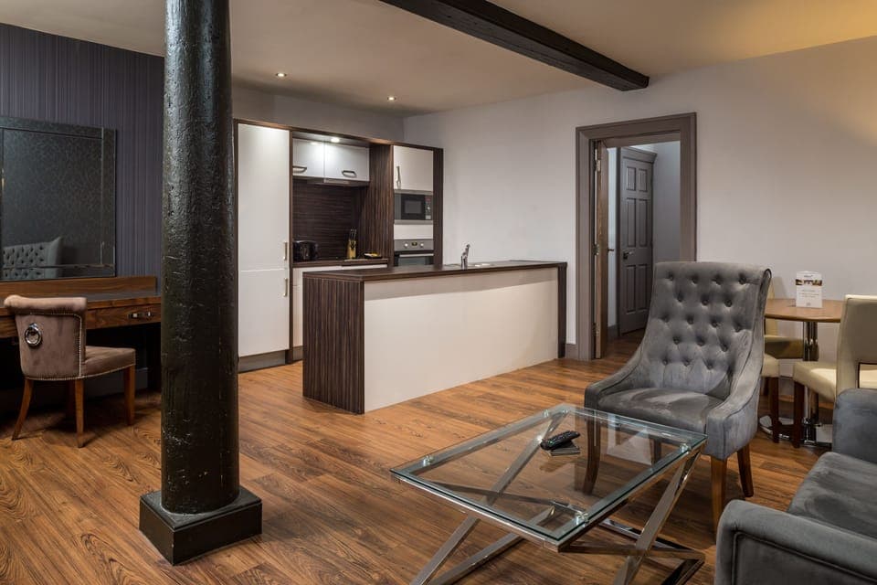 Family Grande Studio-Friar House | Private kitchen | Fridge, microwave, stovetop, dishwasher