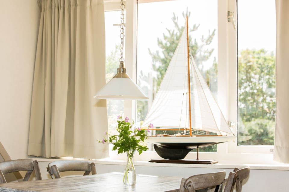 Deluxe Suite, 1 King Bed | Living room | Flat-screen TV