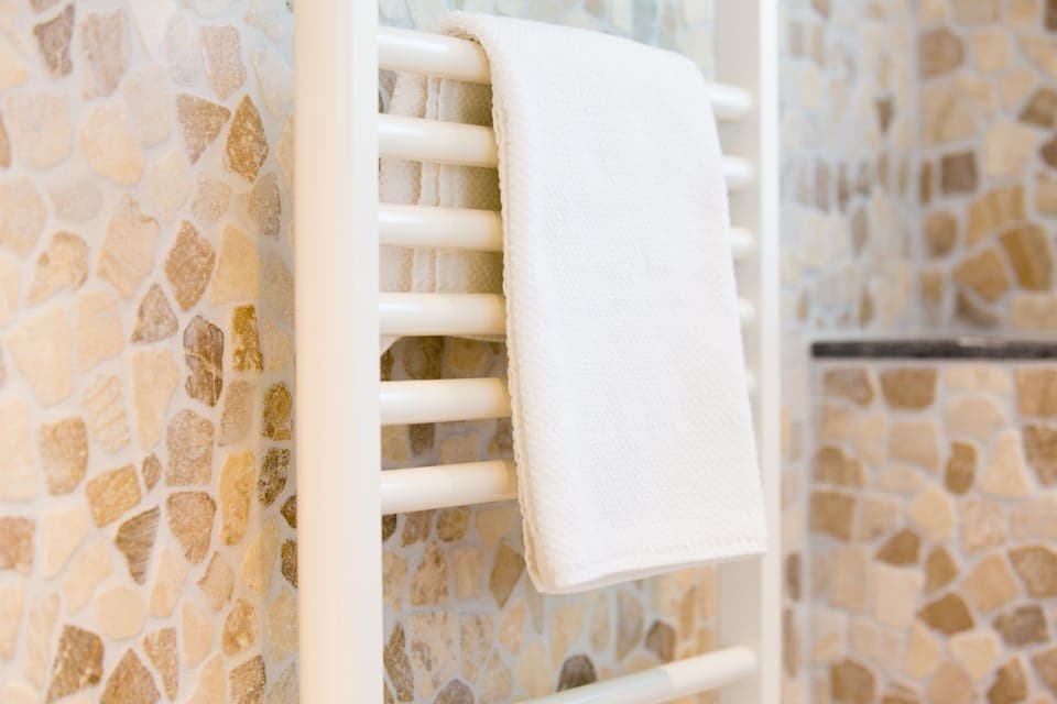 Deluxe Double Room, 1 King Bed | Bathroom amenities | Shower, designer toiletries, hair dryer, towels