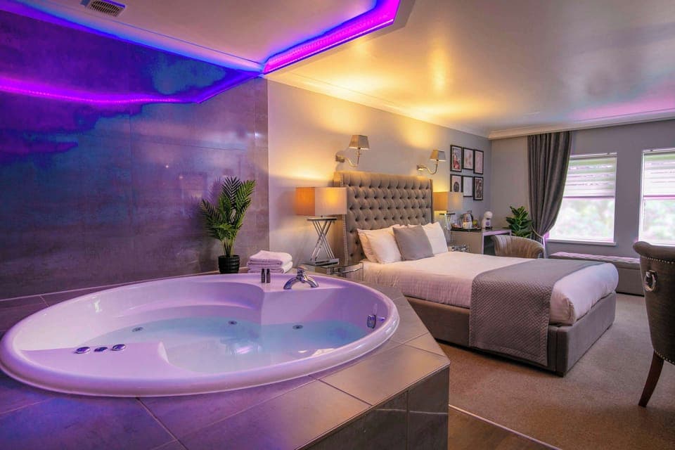 In-room safe, desk, iron/ironing board, free WiFi