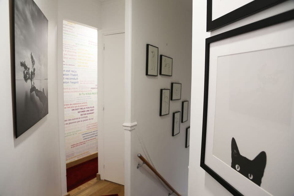 Check-in/check-out kiosk