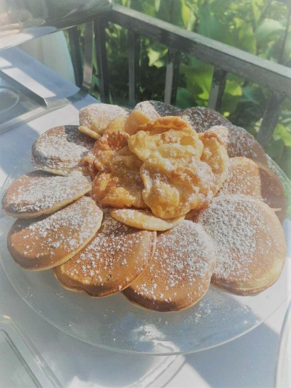 Daily buffet breakfast (EUR 5 per person)