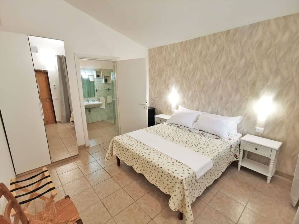 Deluxe Double Room, Accessible | Down comforters, travel crib, rollaway beds, free WiFi