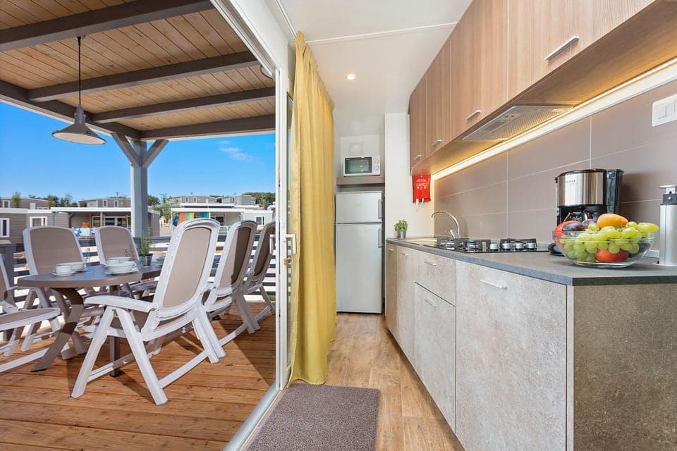 Mobile Home Oasis Family  | Private kitchen | Full-size fridge, microwave, stovetop, coffee/tea maker