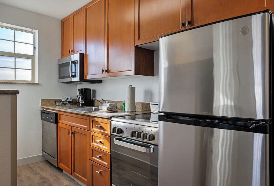 Suite, 1 Double Bed | Private kitchen | Full-size fridge, microwave, dishwasher, coffee/tea maker