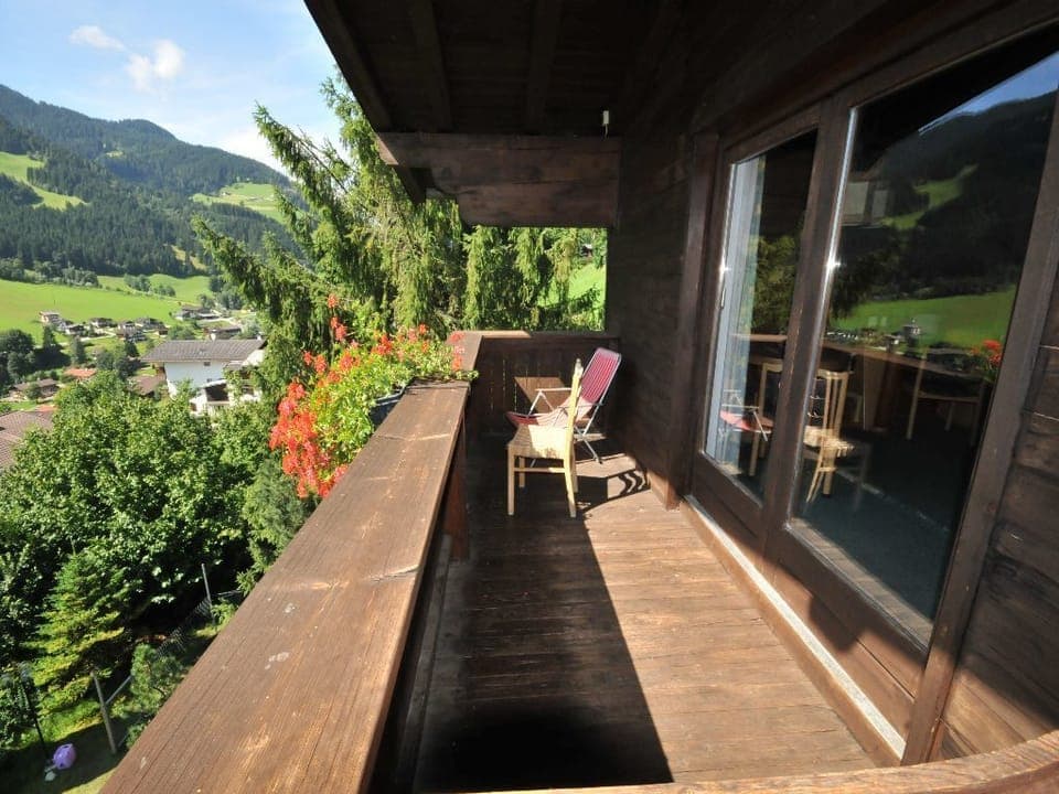 Family Apartment, 2 Bedrooms, Non Smoking, Mountain View | Balcony