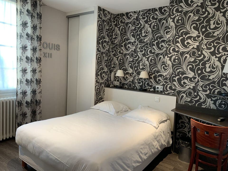 Superior Room, 1 Double Bed, Accessible | Premium bedding, in-room safe, desk, laptop workspace