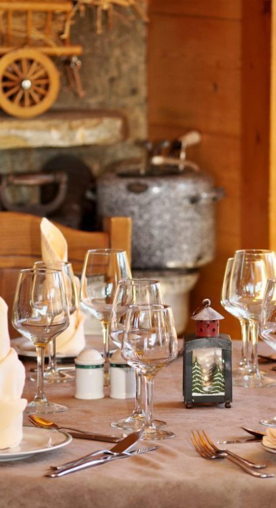 Lunch and dinner served, French cuisine