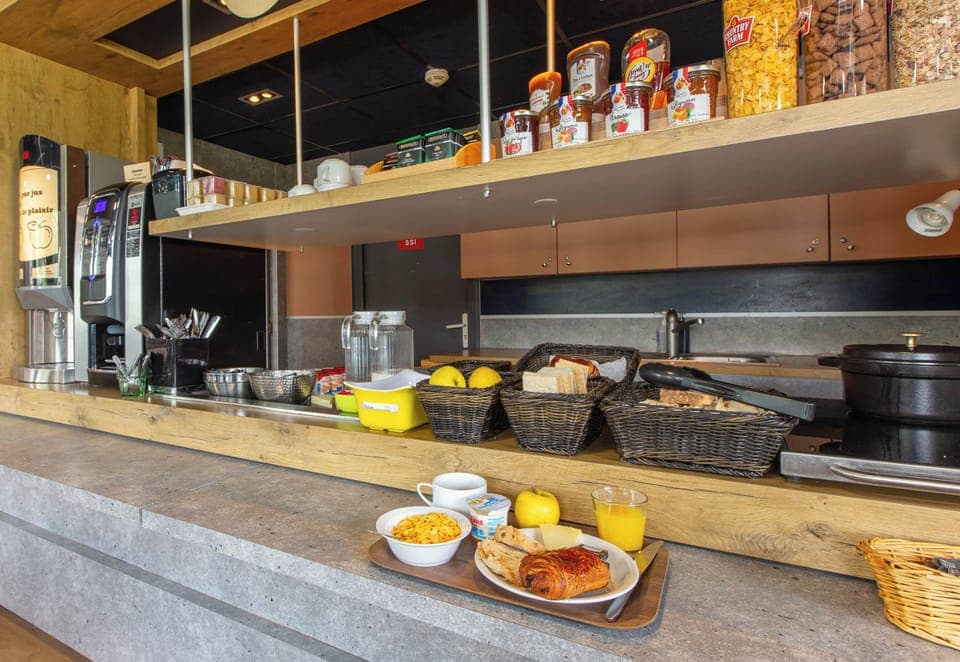 Daily buffet breakfast for a fee