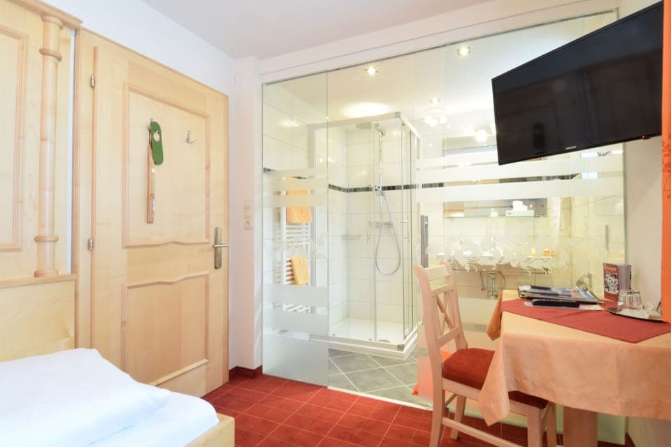 Single Room | Hypo-allergenic bedding, in-room safe, soundproofing, free WiFi