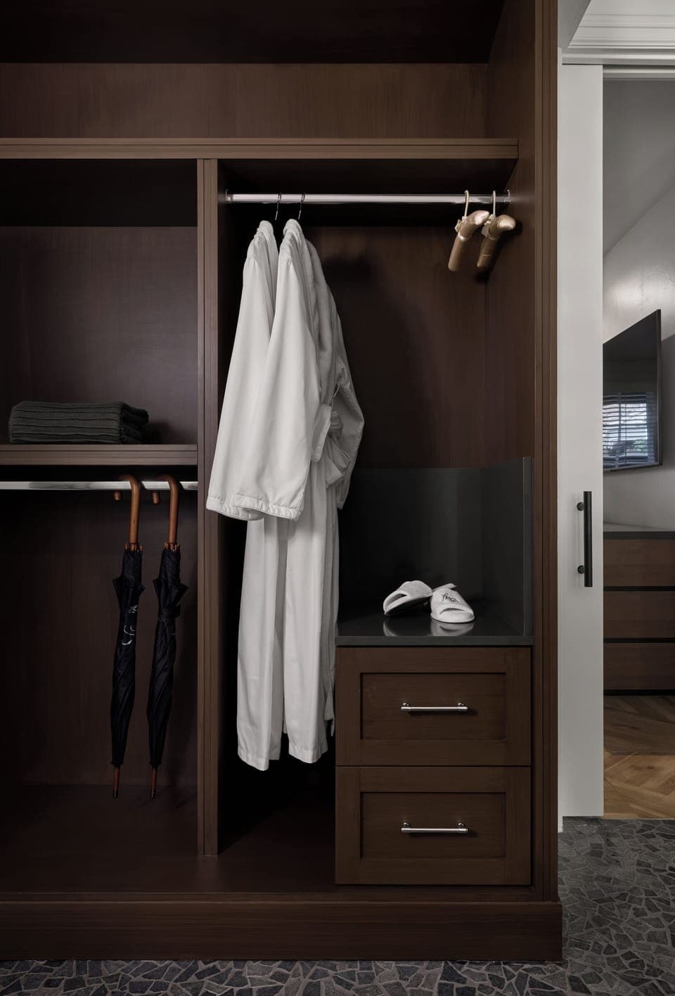 Combined shower/tub, jetted tub, designer toiletries, hair dryer