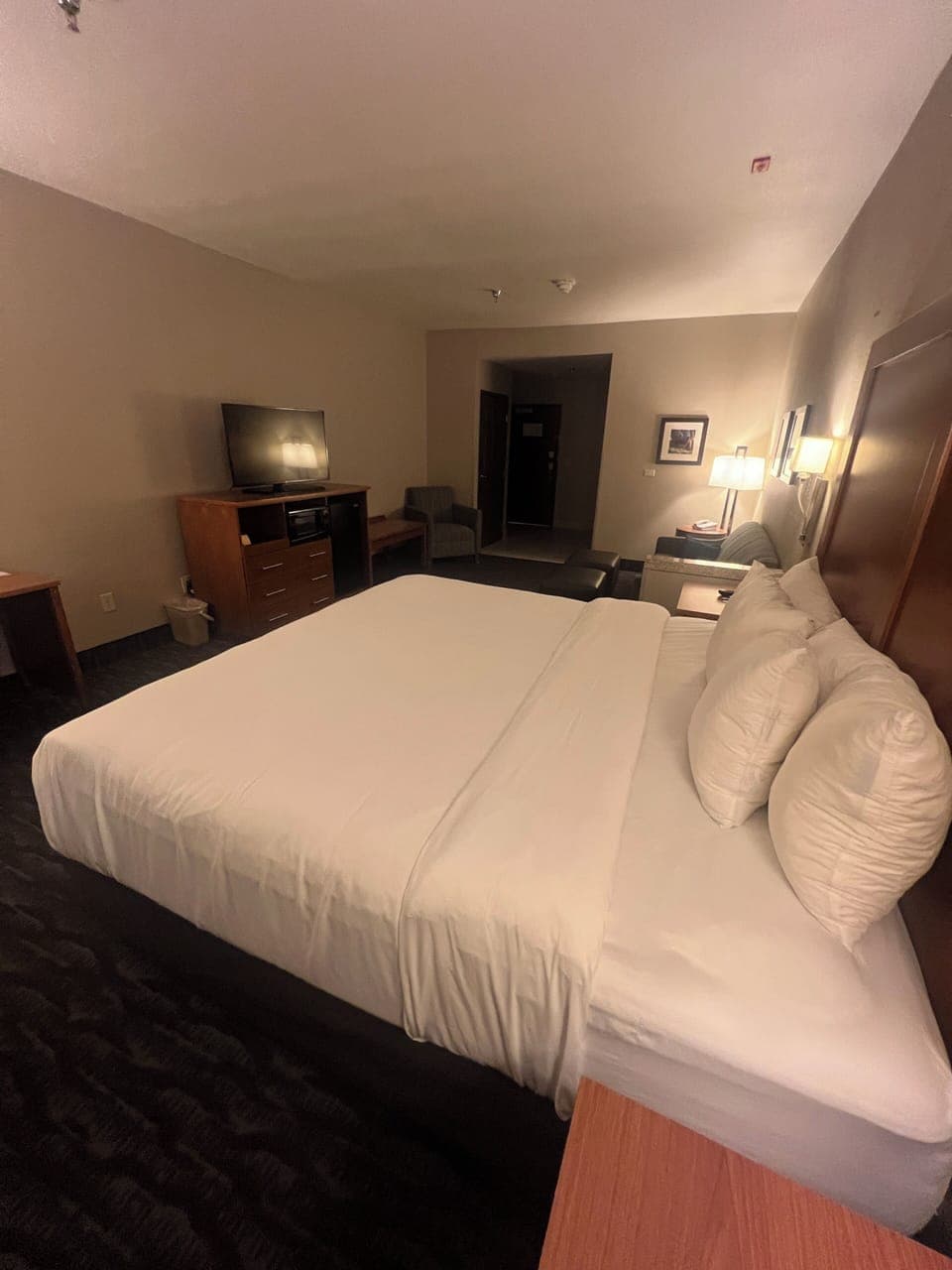 Room, 1 Queen Bed, Non Smoking | Desk, blackout drapes, iron/ironing board, free cribs/infant beds