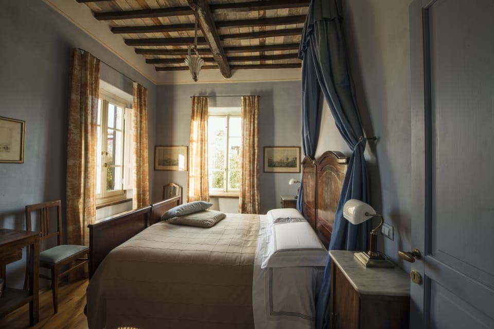 Classic Suite | Individually decorated, individually furnished, desk, blackout drapes