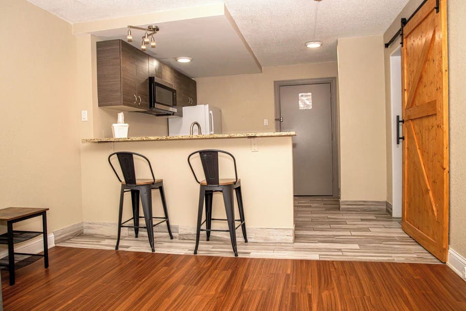 Deluxe Suite, 1 Bedroom, Non Smoking (Efficiency, 2 Queen Beds) | Desk, iron/ironing board, Internet, bed sheets