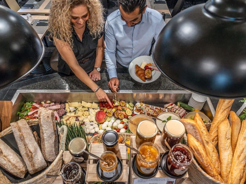 Daily buffet breakfast for a fee