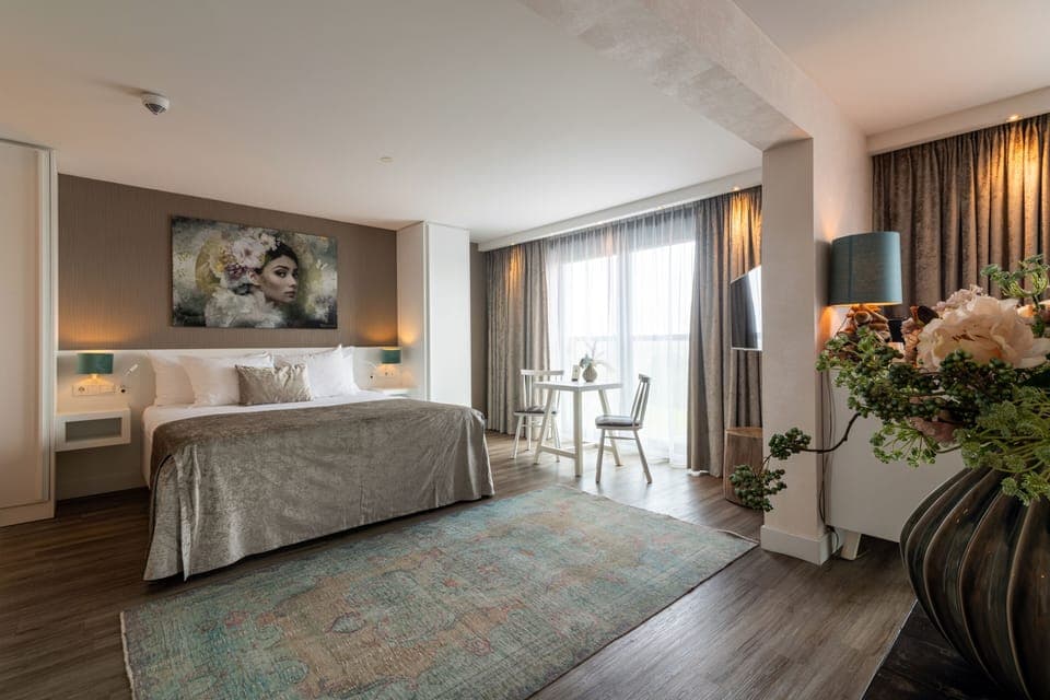 Junior Suite | In-room safe, iron/ironing board, cribs/infant beds, free WiFi