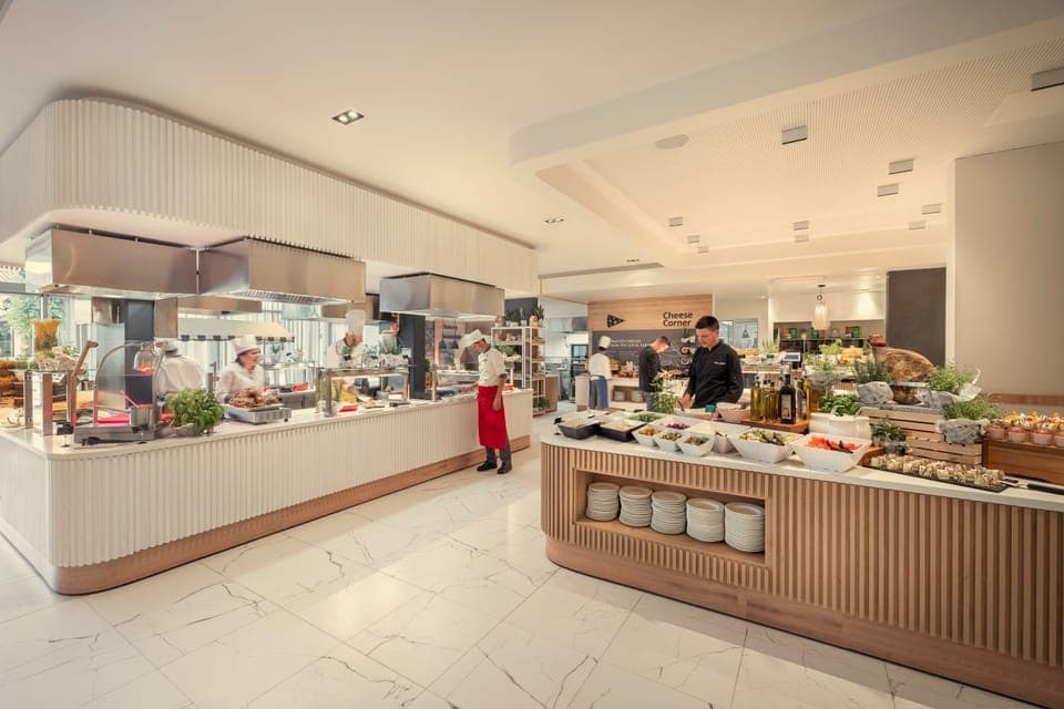 Free daily buffet breakfast