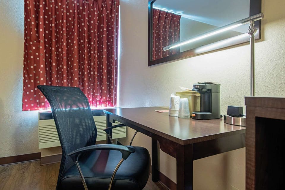 Desk, iron/ironing board, rollaway beds, free WiFi